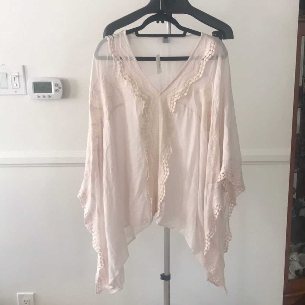 Bat wing sleeve blouse.